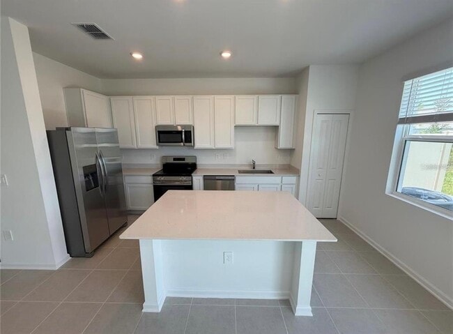 Building Photo - 2644 Skyline Lp