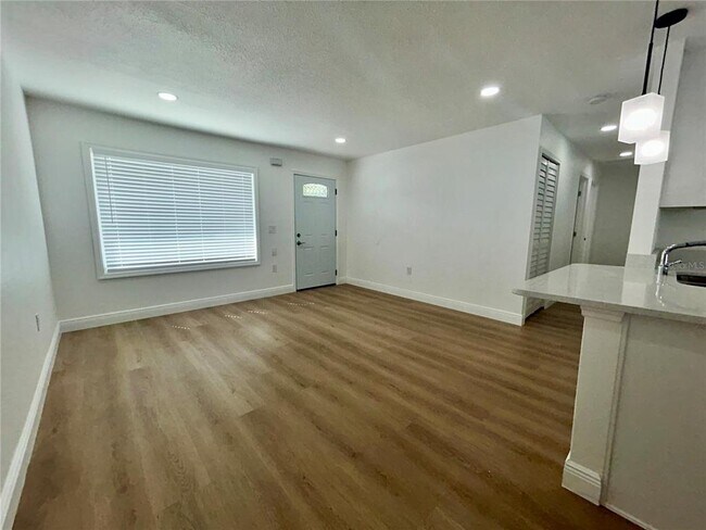 Building Photo - 1409 Constantine St