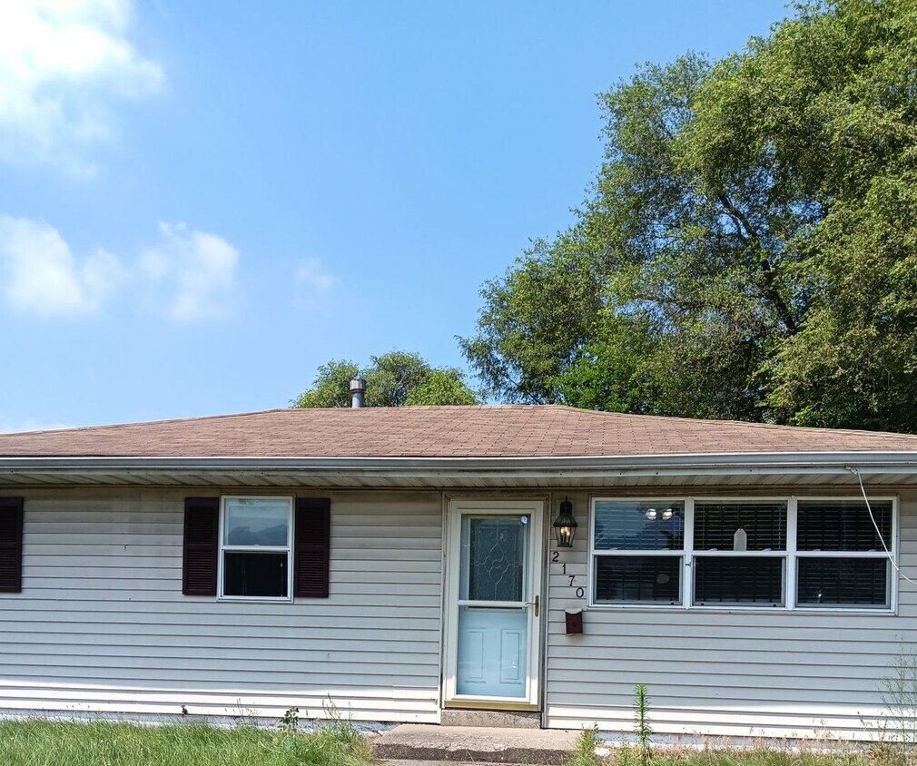 Primary Photo - Cozy Bungalow