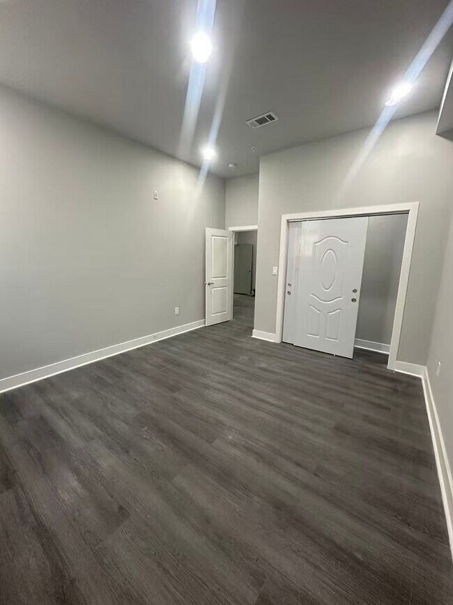 Building Photo - 4629 Frankford Ave