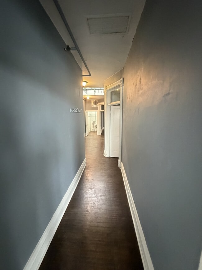 Building Photo - 1048 7th Ave