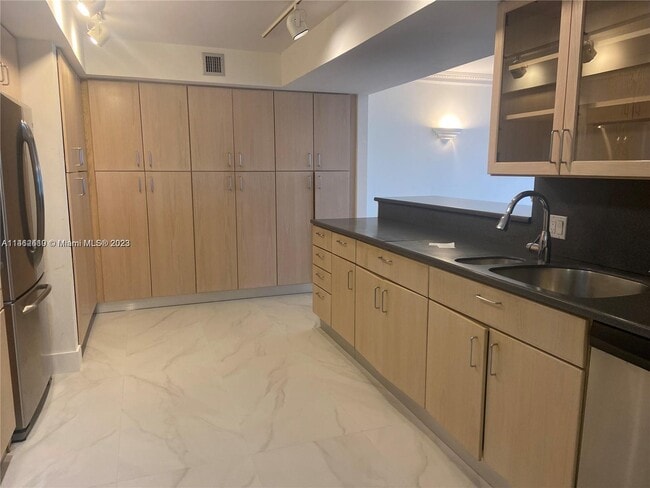 Building Photo - 10205 Collins Ave