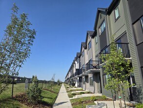 Building Photo - 2035-2035 Chalmers Way SW