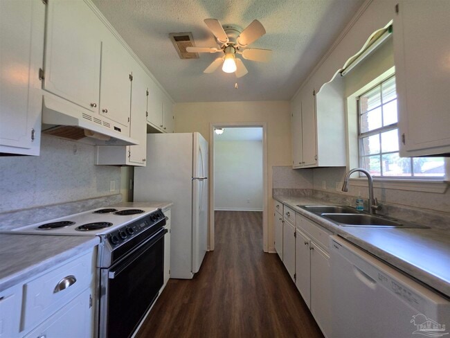 Building Photo - 6942 Falcon Dr