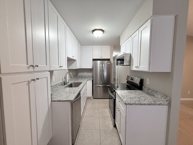 Foto del edificio - Charming 2-Bed, 2-Bath Condo with Granite Finishes Ready for Move In.