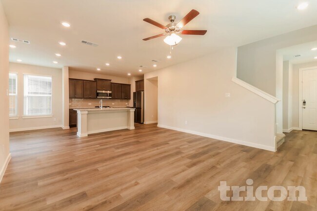 Foto del edificio - 2528 Finch Holw Dr