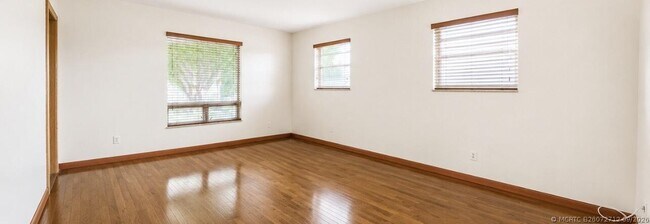 Foto del edificio - 727 SW 5th St