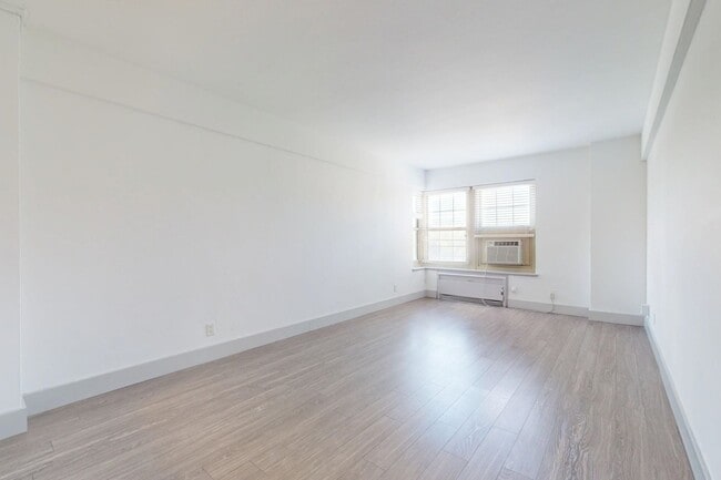 Interior Photo - Montclair on the Park