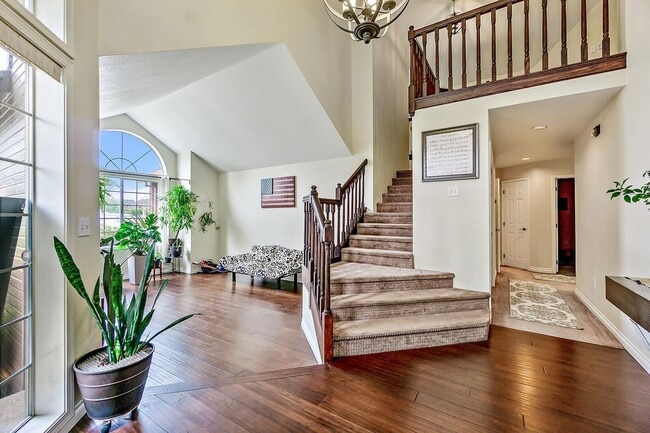 Building Photo - Large East Medford home for Lease!