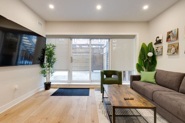 Photo du bâtiment - 1520 Av des Pins O