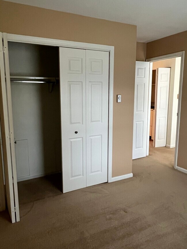 Building Photo - 336 Black Hills Dr
