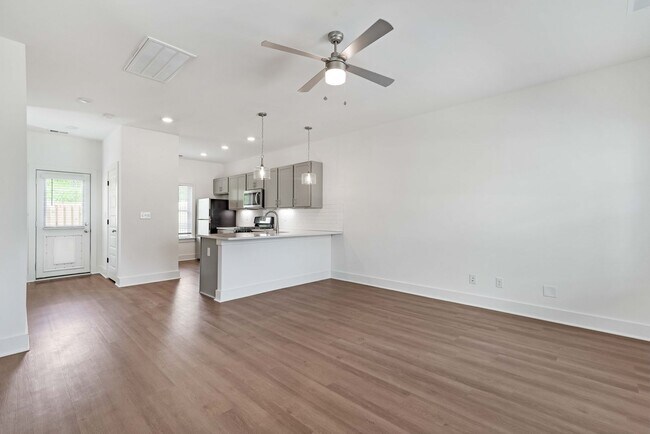 Building Photo - Brand New House in Pelham!