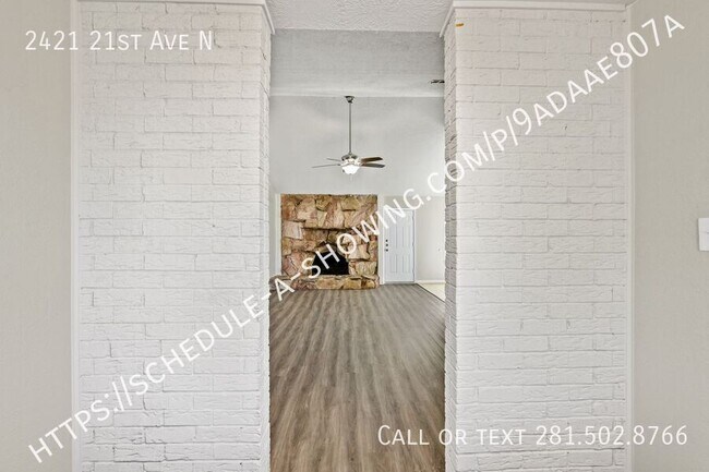 Foto del edificio - AVAILABLE NOW!