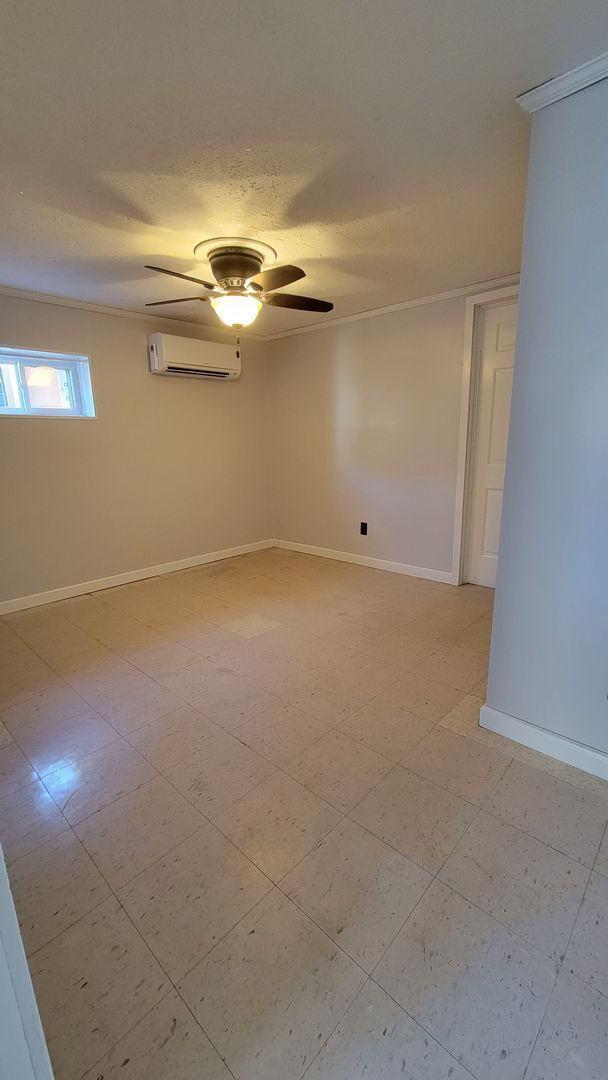 Building Photo - Ground level 3/1