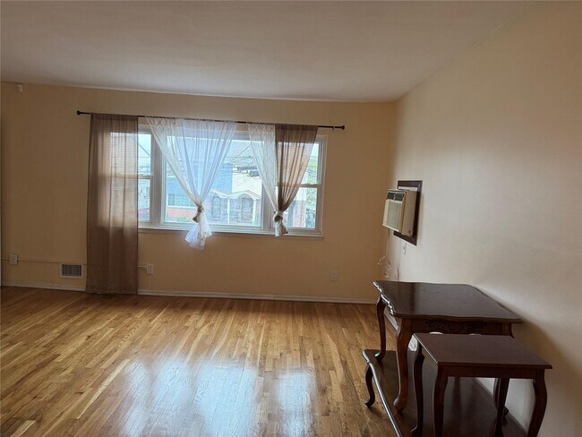 Foto del edificio - 145-92-145224 224th St
