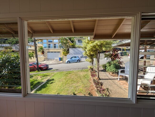 Foto del edificio - Ocean view upstairs 3 bed 2 bath 2 parking duplex near Likelike Hwy