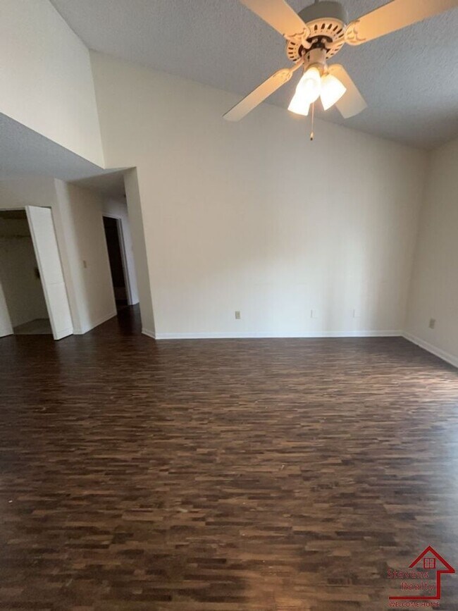 Foto del edificio - 430 Oriole Dr