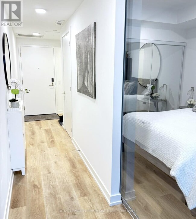 Building Photo - 6 Chartwell Rd