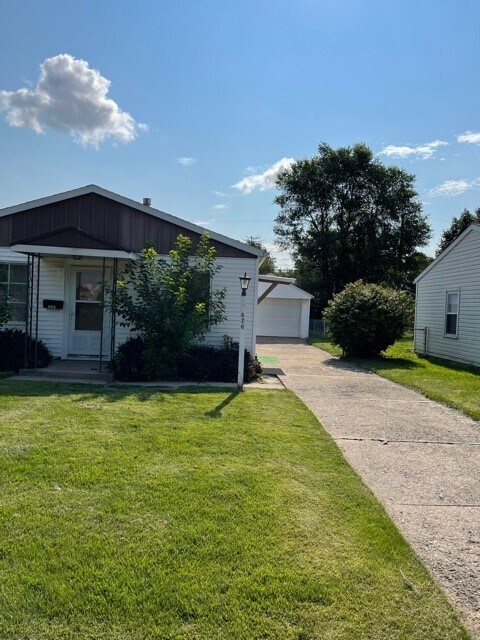 Primary Photo - 626 Whitlock Ave