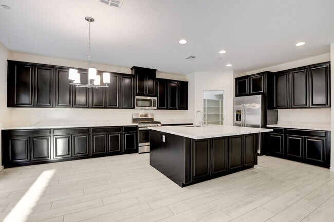 Foto del edificio - 4 Bedroom Townhouse in Tule Springs Coming Soon!