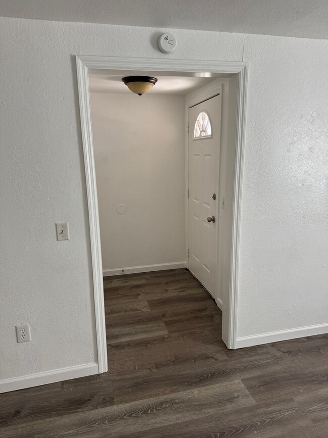 Building Photo - Beautifully Remodeled 2 Bedroom in Downtown Broken Arrow