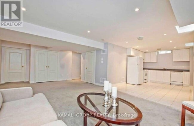 Building Photo - 175 Estate Garden Dr