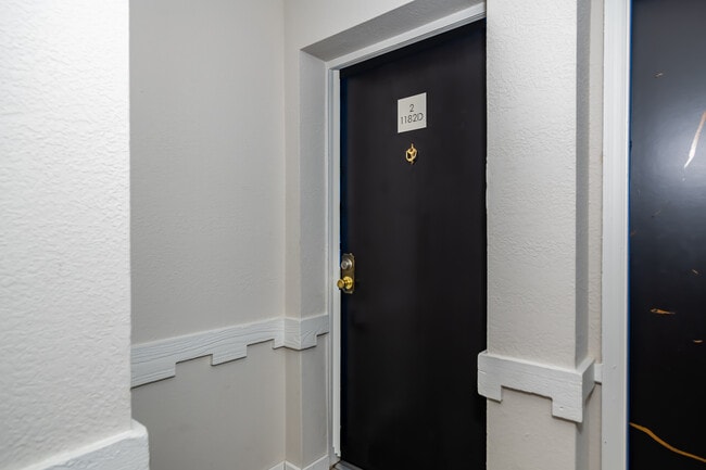 Building Photo - The Oaks Apartments