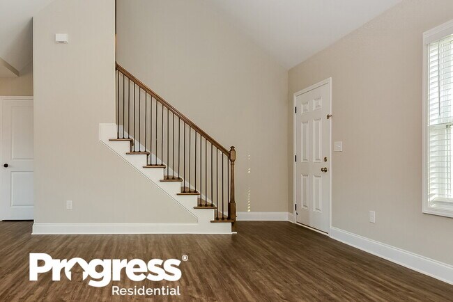 Building Photo - 320 Woodland Ridge Cir
