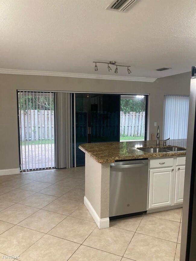 Foto del edificio - 3 br, 2 bath House - 3121 NW 23rd Ct