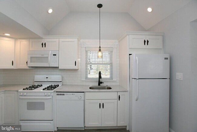 Foto del edificio - 412 W Ocean Heights Ave