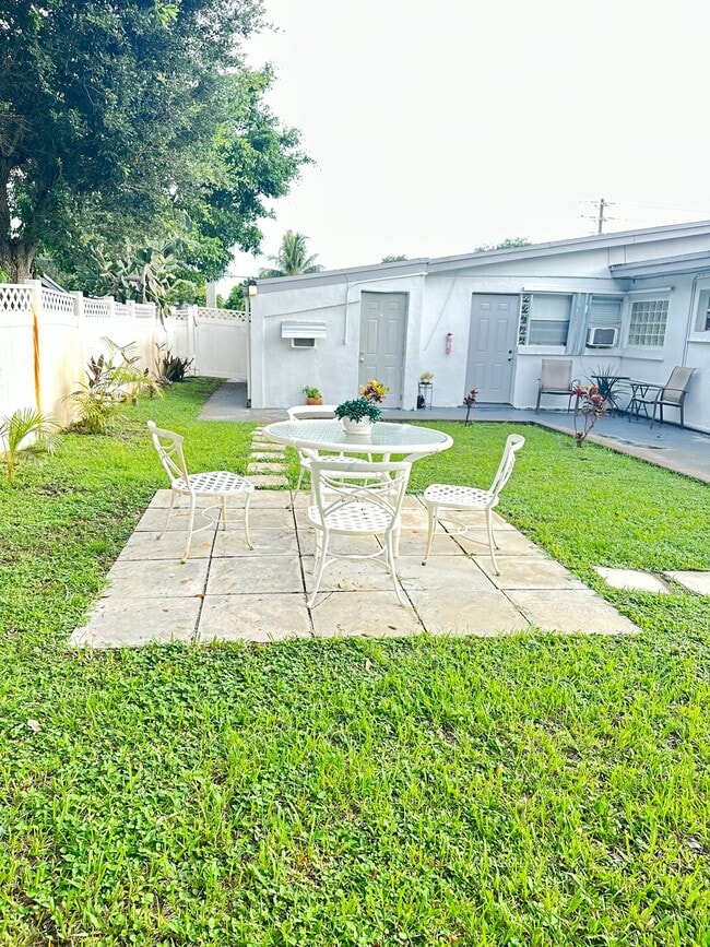 Foto del edificio - 7121 Taft St