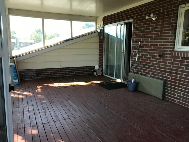 Building Photo - 1310 Holly Dr
