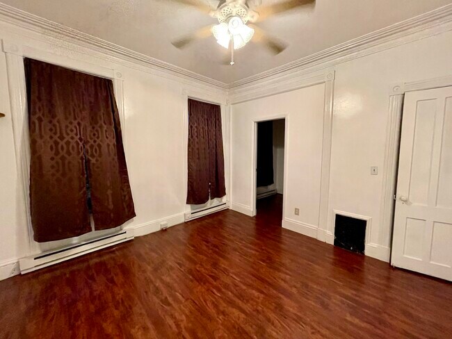 Master Bedroom - 114 Lark St
