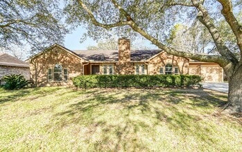 Building Photo - 1309 Oak Hollow Dr