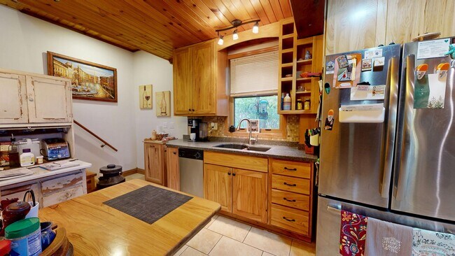 Building Photo - 1 Bed 1 Bath Home in the Country