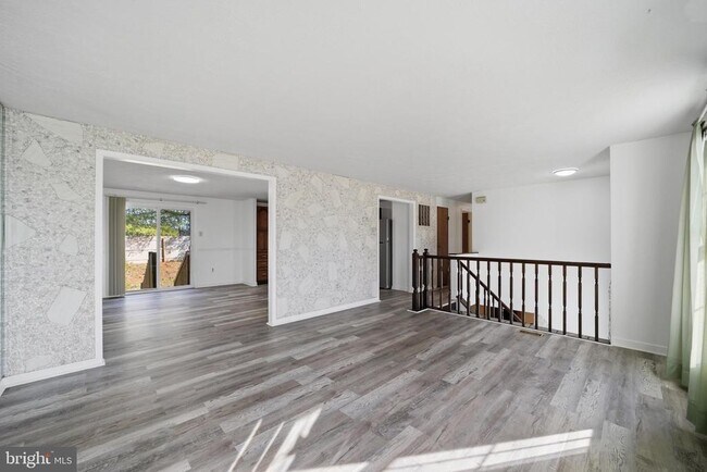 Building Photo - 26 Dover Ln