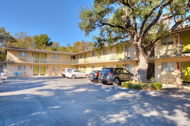 Building Photo - Newning Oaks Apartments