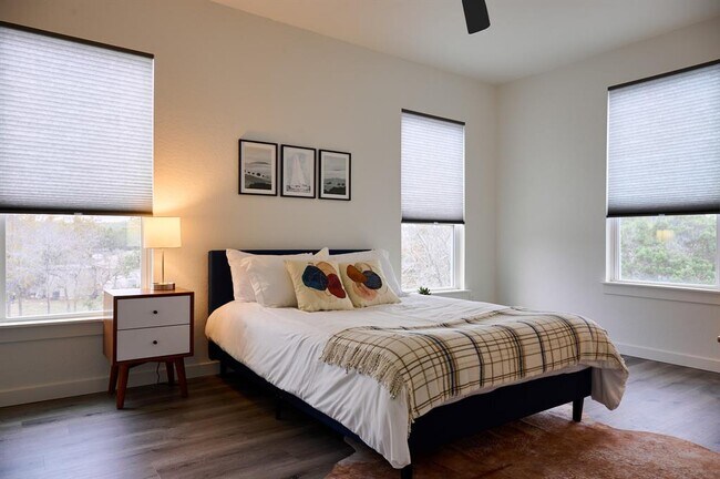 Foto del edificio - 2076 Dry Creek