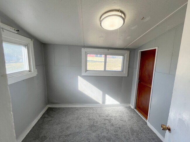 Building Photo - Cute 1-bedroom home in the heart of old Br...