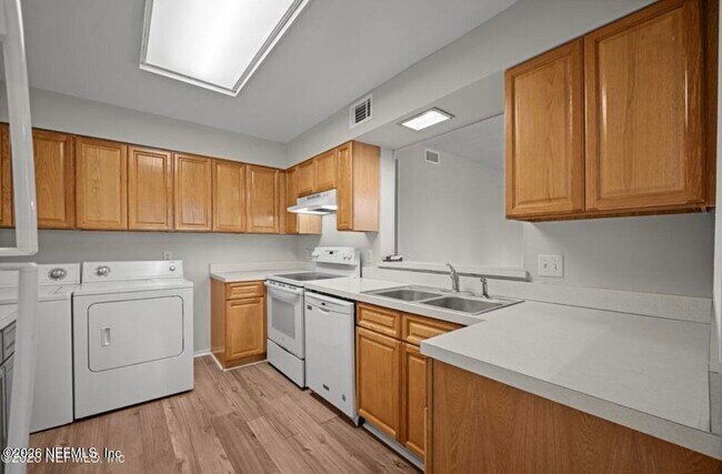 Building Photo - 7749 Las Palmas Way
