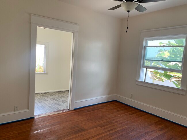 Bedrom with attached den - 1825 N La Brea Ave
