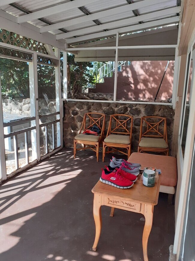 Foto del edificio - $1850. Garden Studio INCLUDES ALL UTILITES + WIFI INTERNET. Furnished.