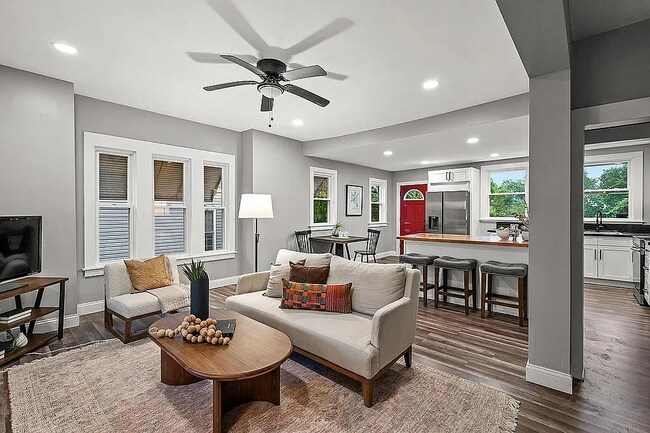 Building Photo - 5811 Bramble Ave