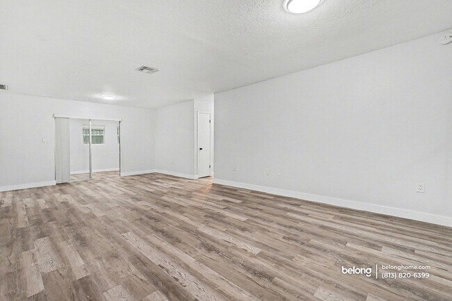 Foto del edificio - 22257 Yonkers Ave