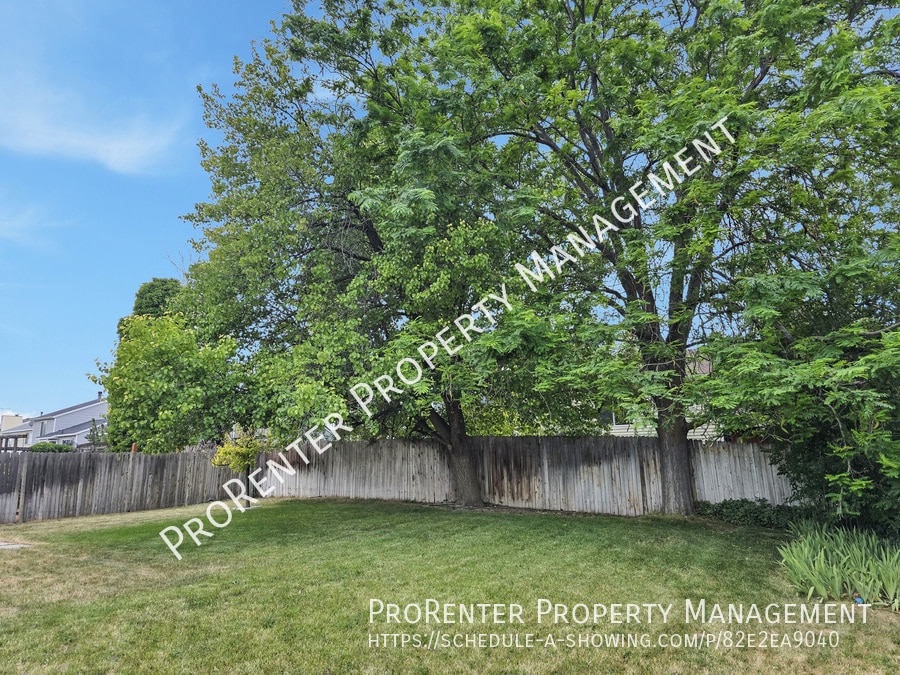 Foto del edificio - 9132 Sandy Creek Cir