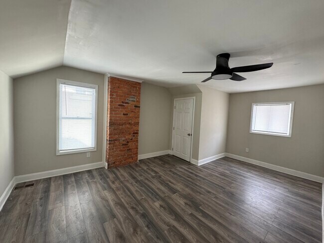 Building Photo - 1210 E Whittier St