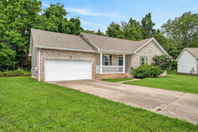 Building Photo - Three Bedroom in Sango!
