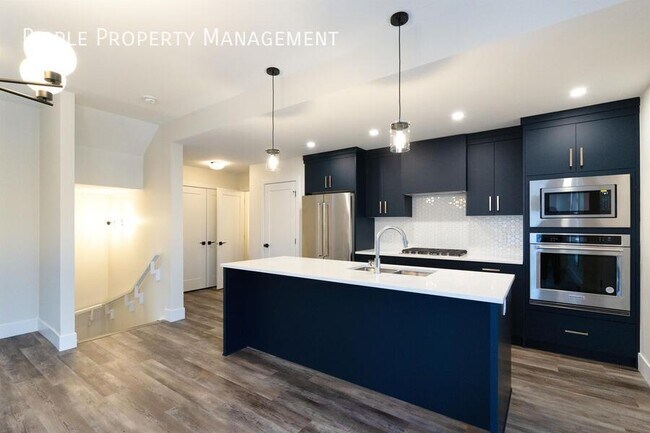 Photo du bâtiment - GREAT 3 BEDS/ 3.5 BATHS TOWNHOUSE IN THE COMMUNITY OF SHAGANAPPI