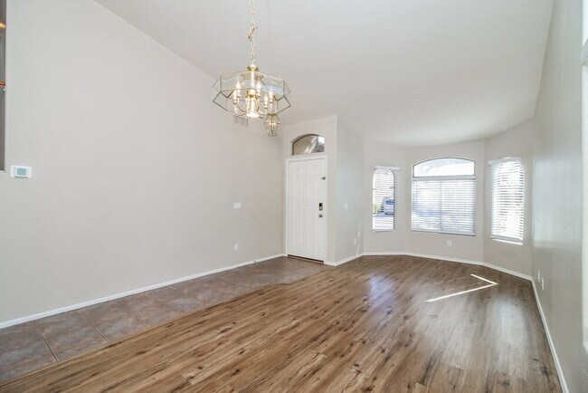 Foto del edificio - 44852 W Woody Rd