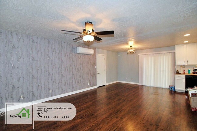 Building Photo - 2141 Montana Ave